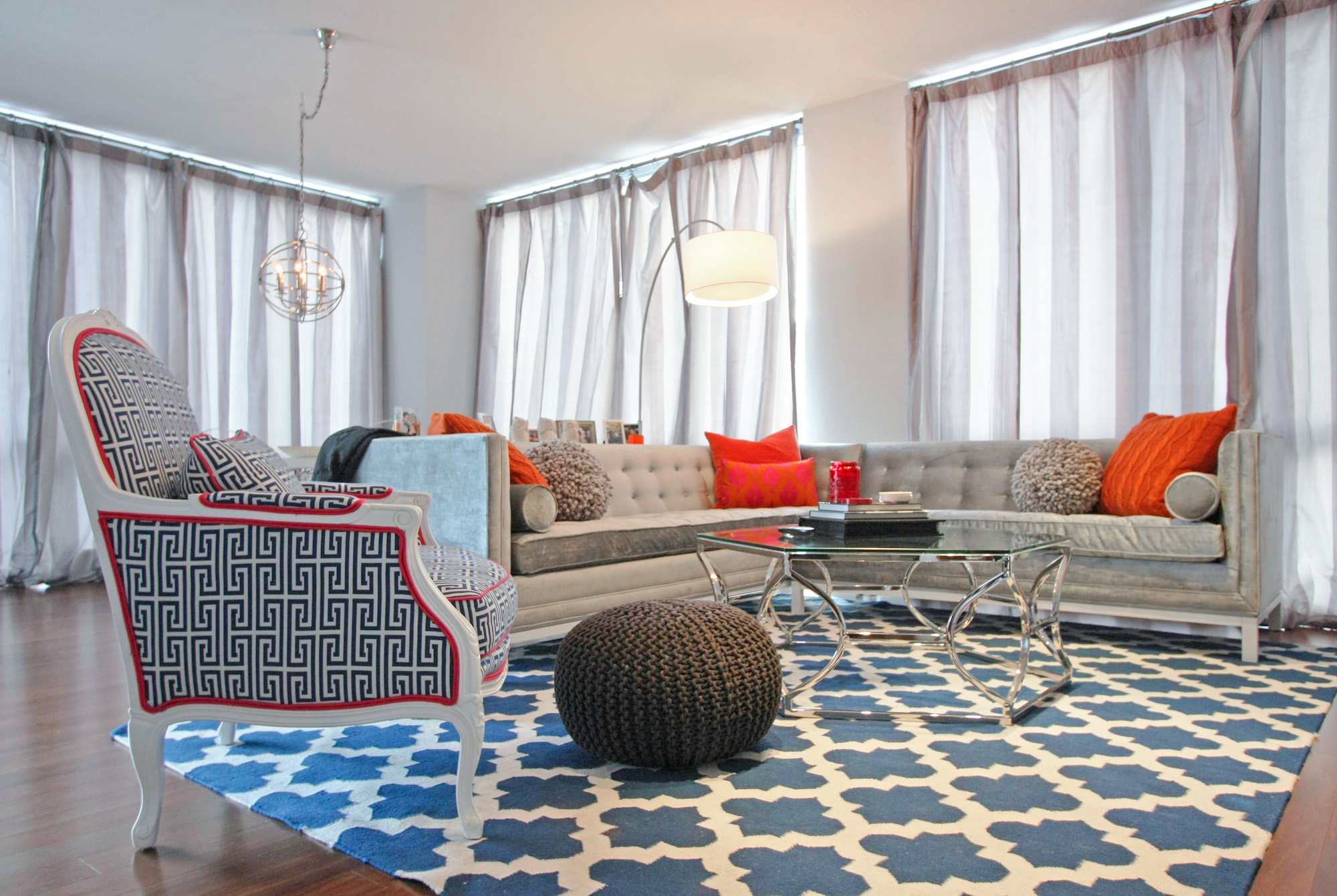living room with patterned furniture and rug