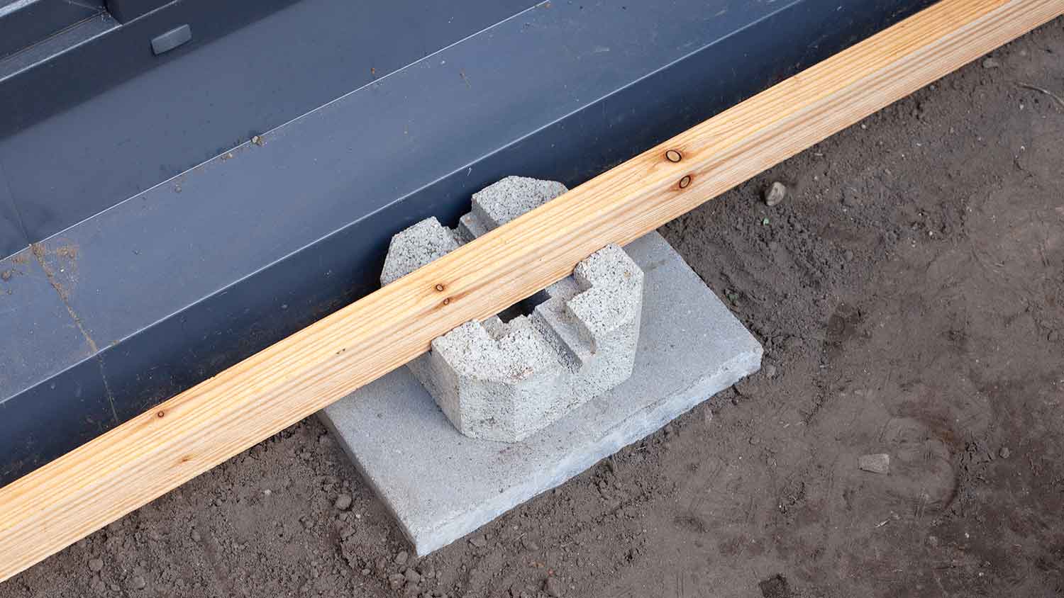 Concrete deck block footing