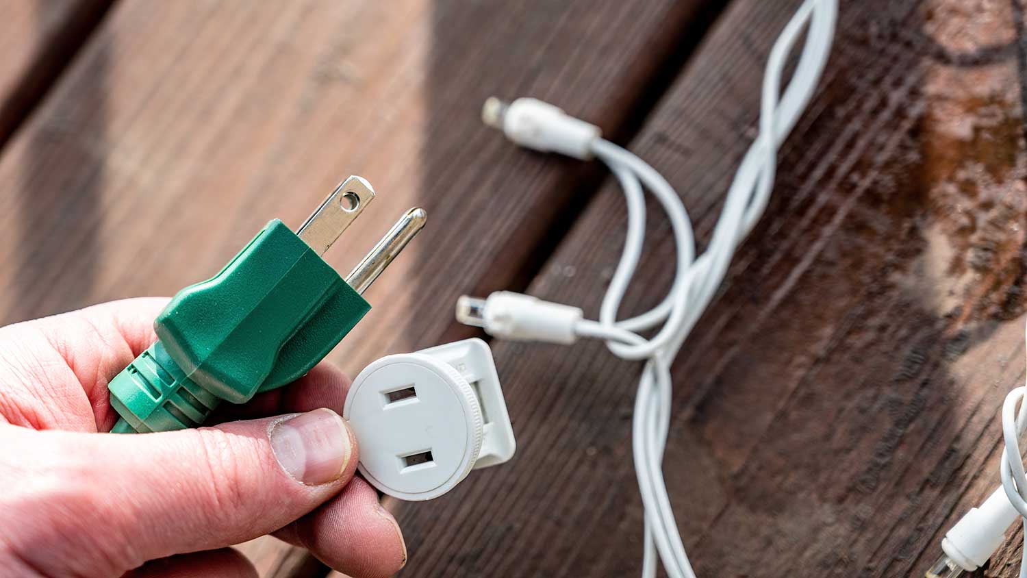 How to Hang Christmas Lights On a Metal Roof