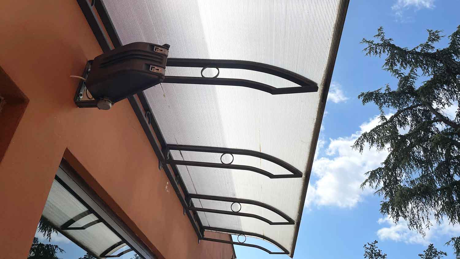 Convex patio awning made of polycarbonate