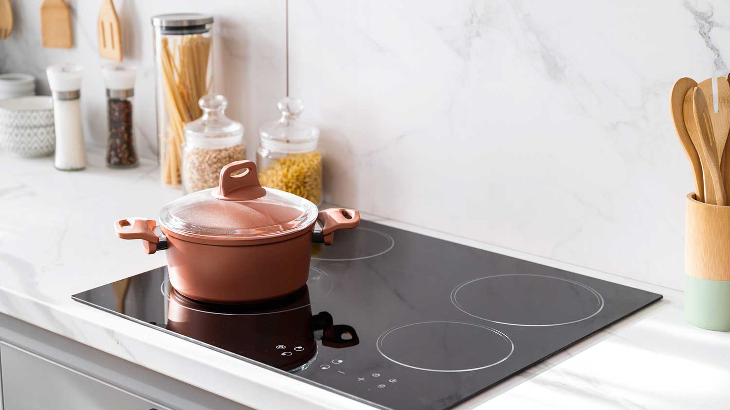 Cooking pot on top of an induction cooktop