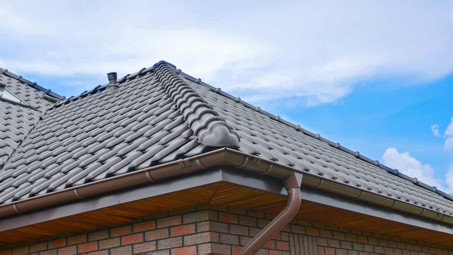 corner concrete roof tile