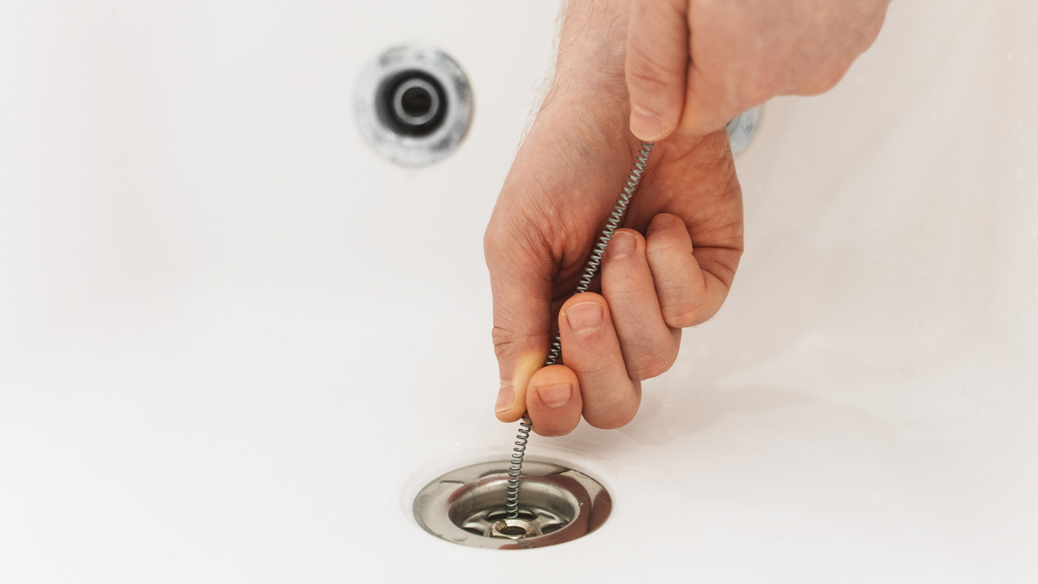 drain snake to unclog bathtub 