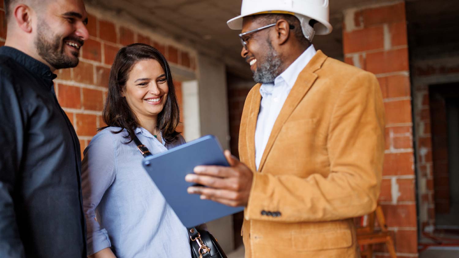 A couple discuss with potential contractor