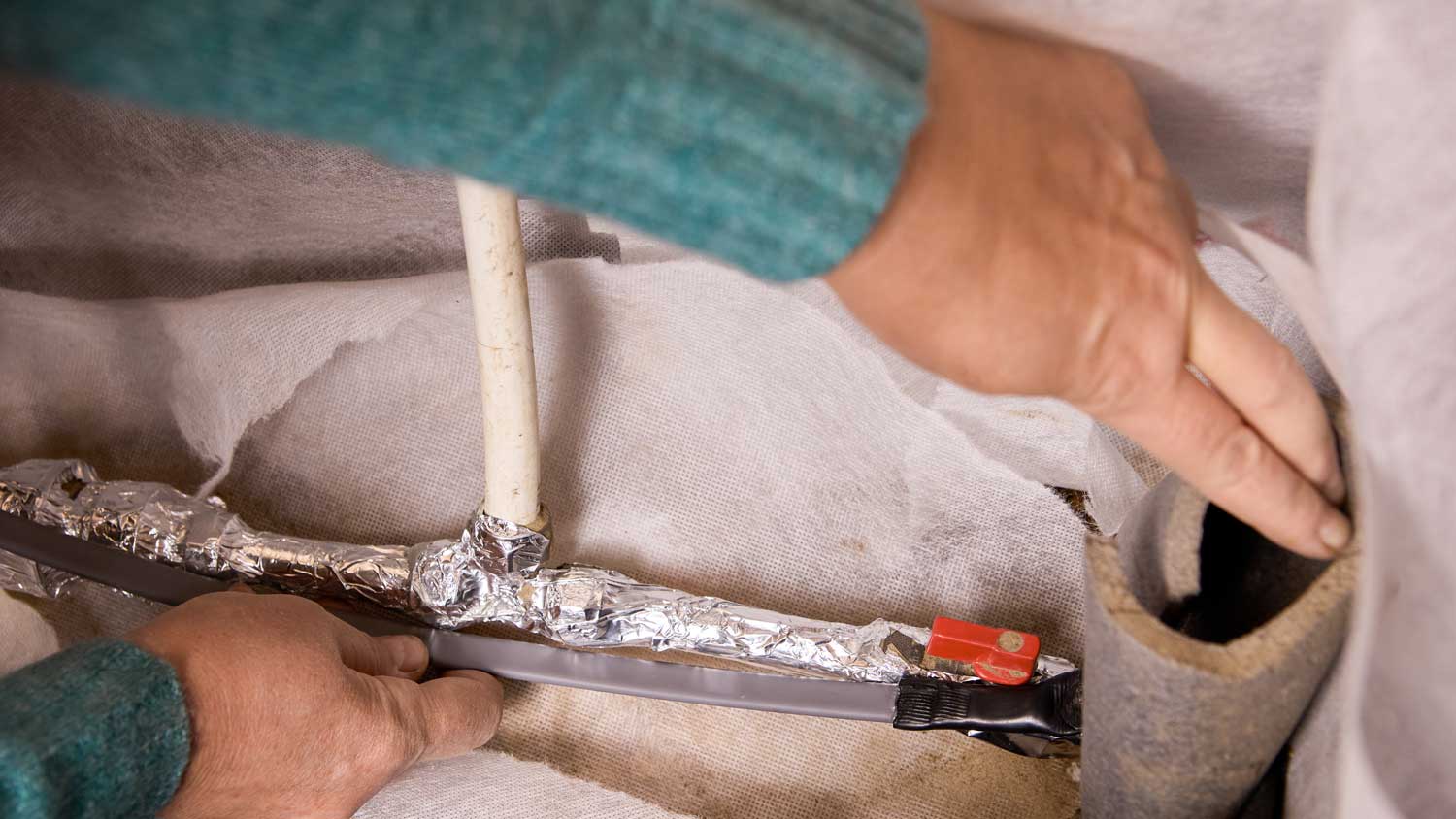 covering water pipes