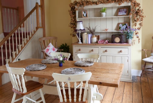 Shabby chick style breakfast nook