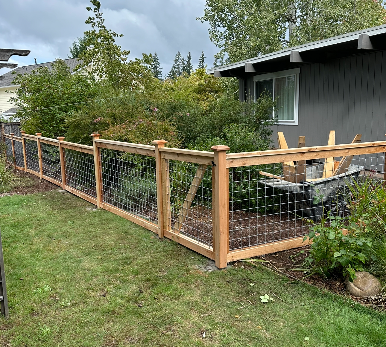 hog wire fence