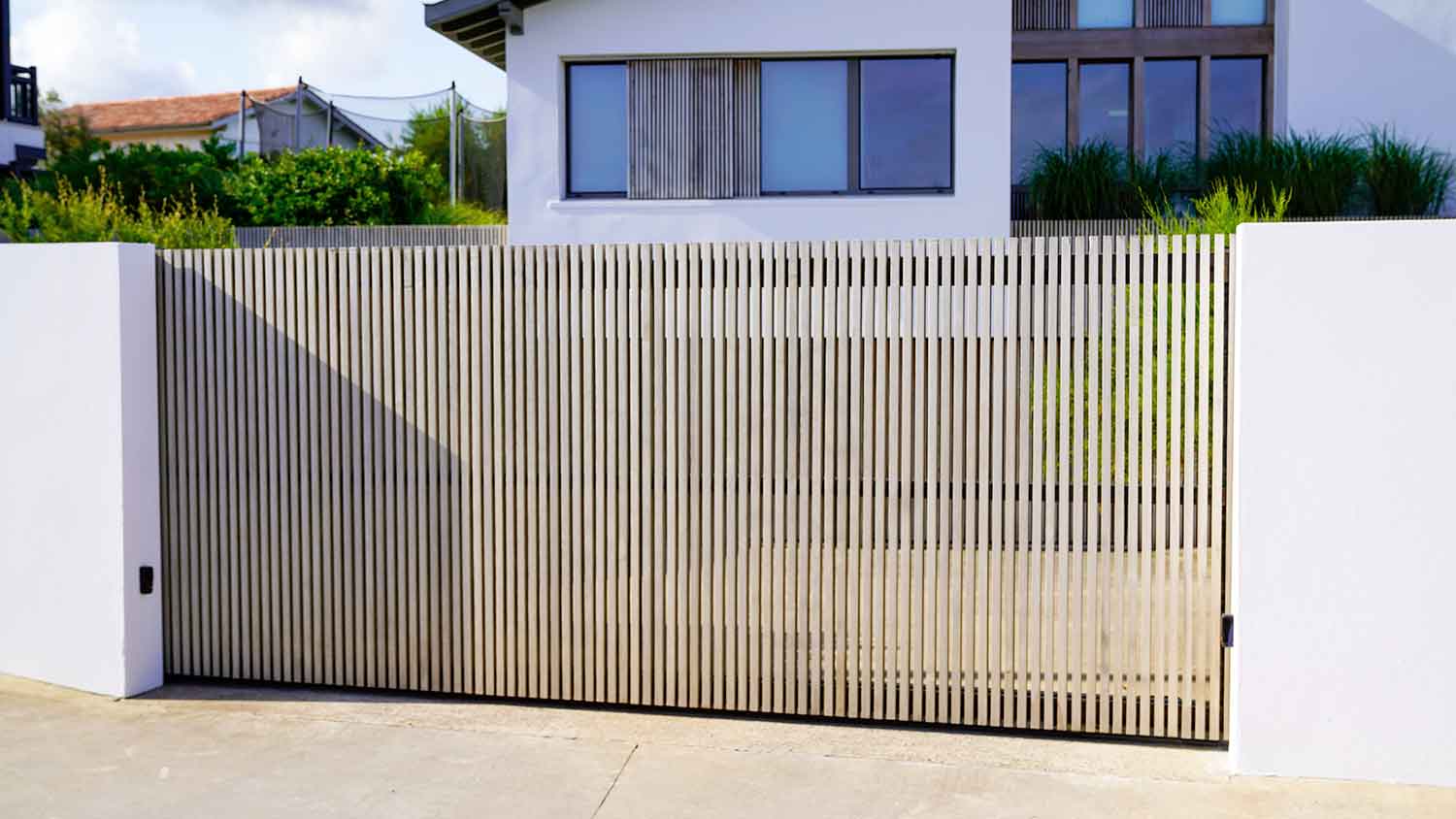 8 Types of Automatic Gates Perfect for Privacy and Style