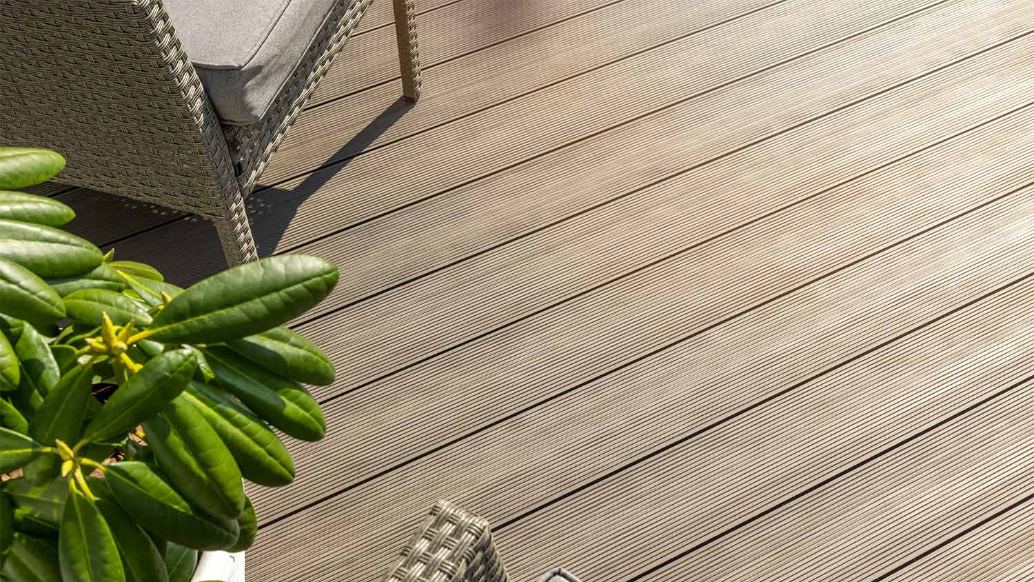 Sunny detail of deck