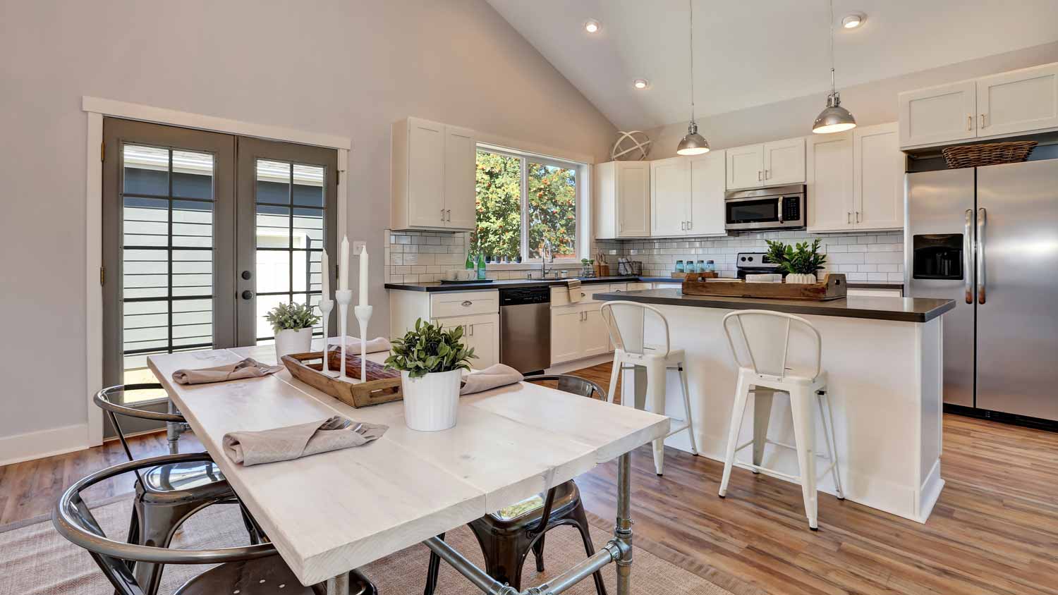 A dine-in kitchen with a high vaulted ceiling