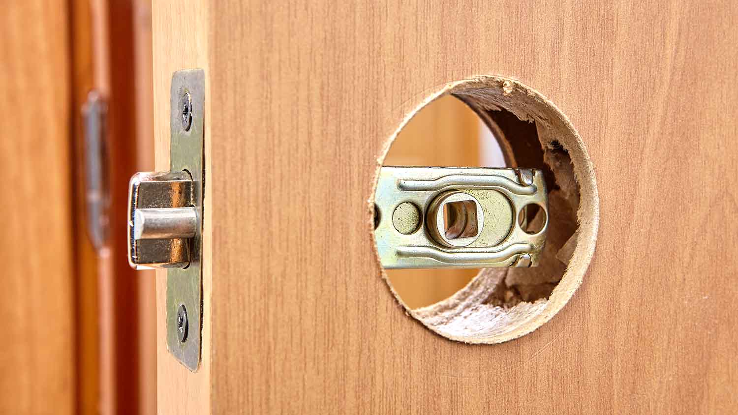 Door handle latch installed in an interior door