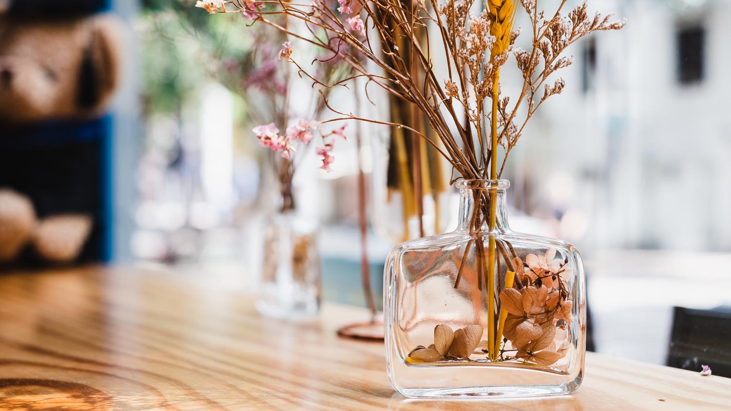 Dried flower bouquet in a vase
