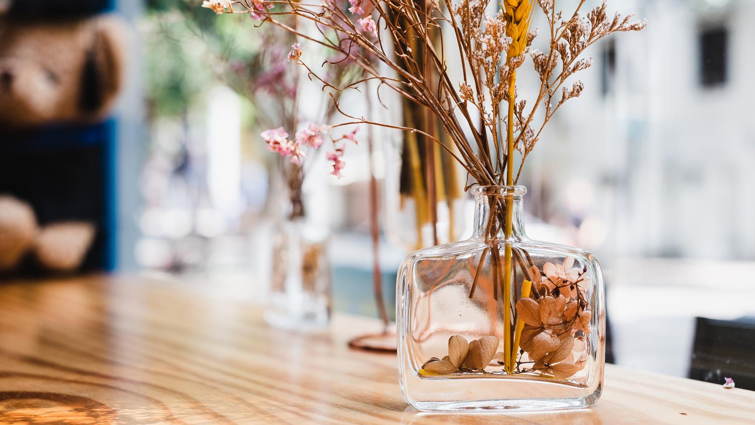 Dried flower bouquet in a vase