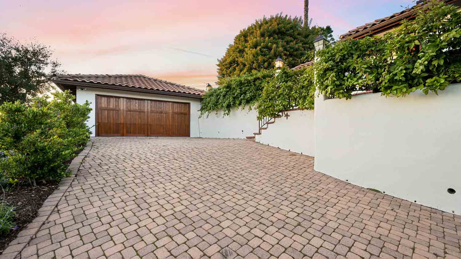 driveway with brick pavers