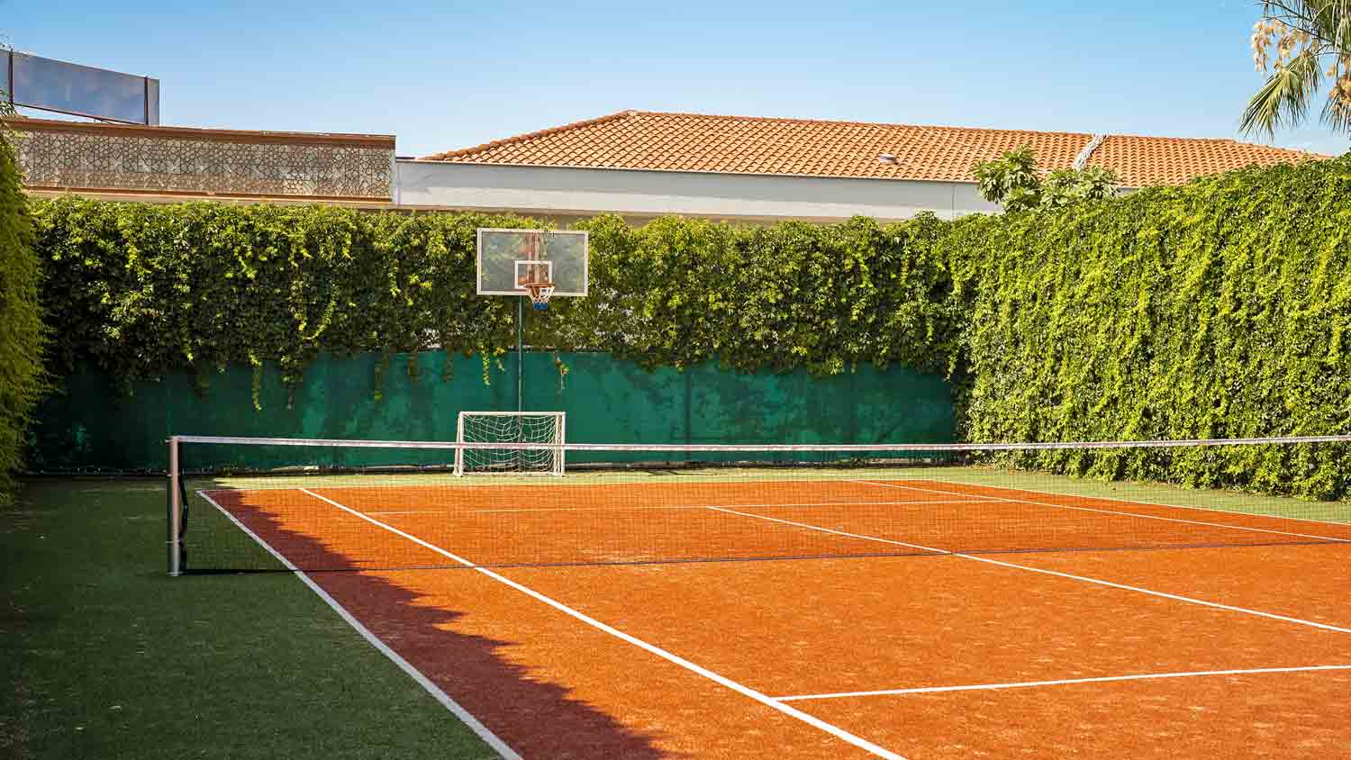 empty tennis court summer