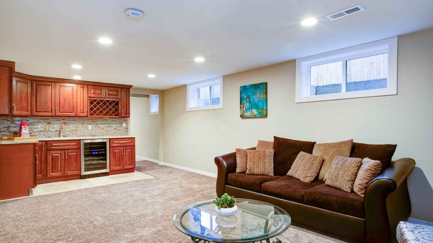 Finished basement with wet bar