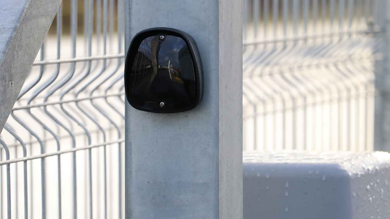  Obstacle detection sensor installed on an automatic sliding gate