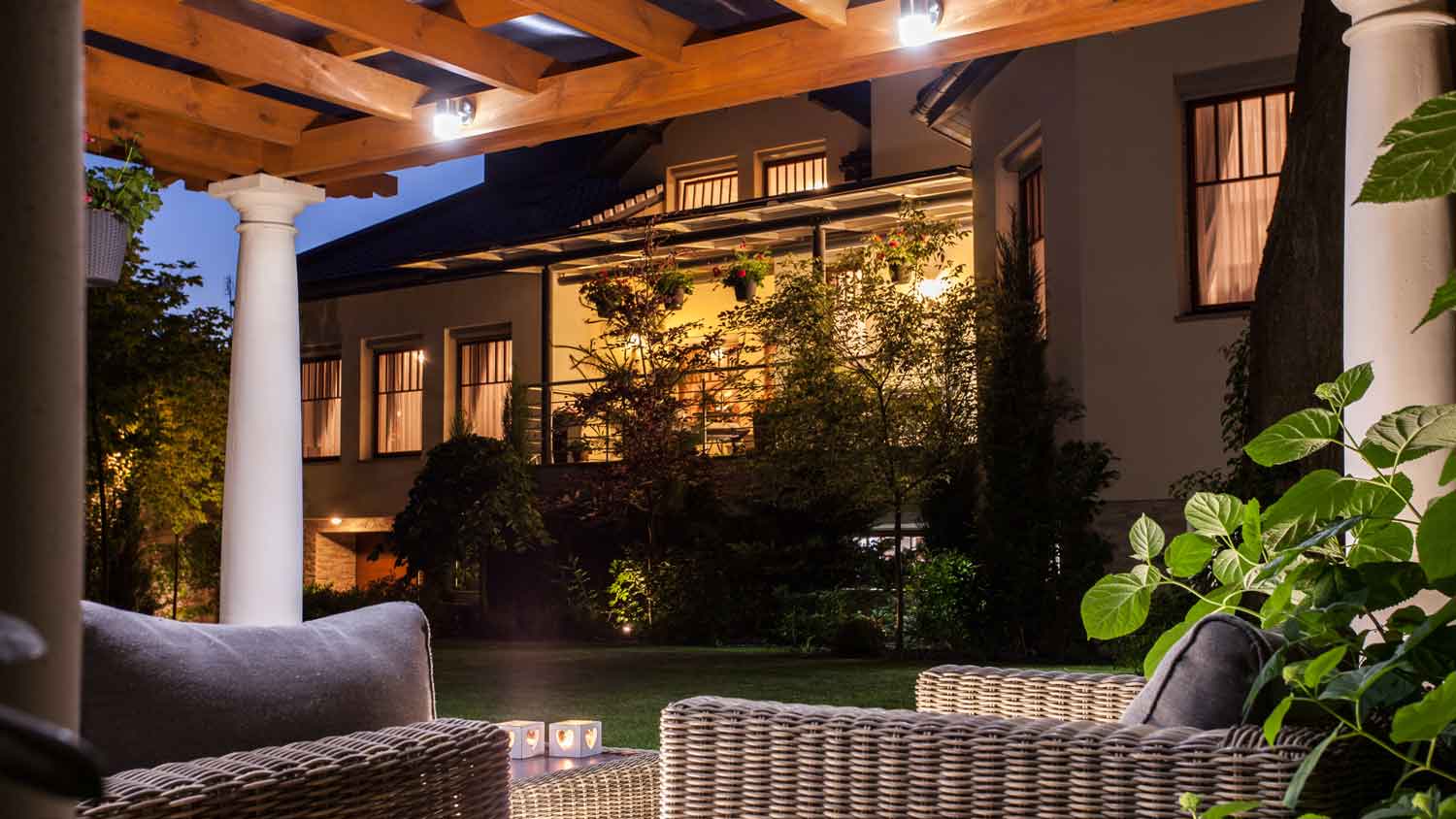 gazebo with weatherproof pendant lights