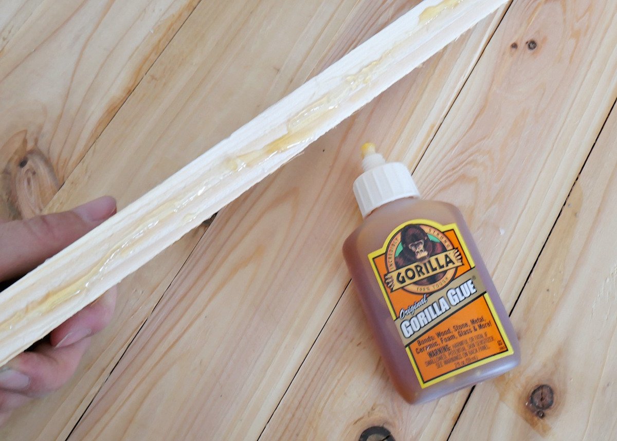 gluing boards for DIY plank woord sign