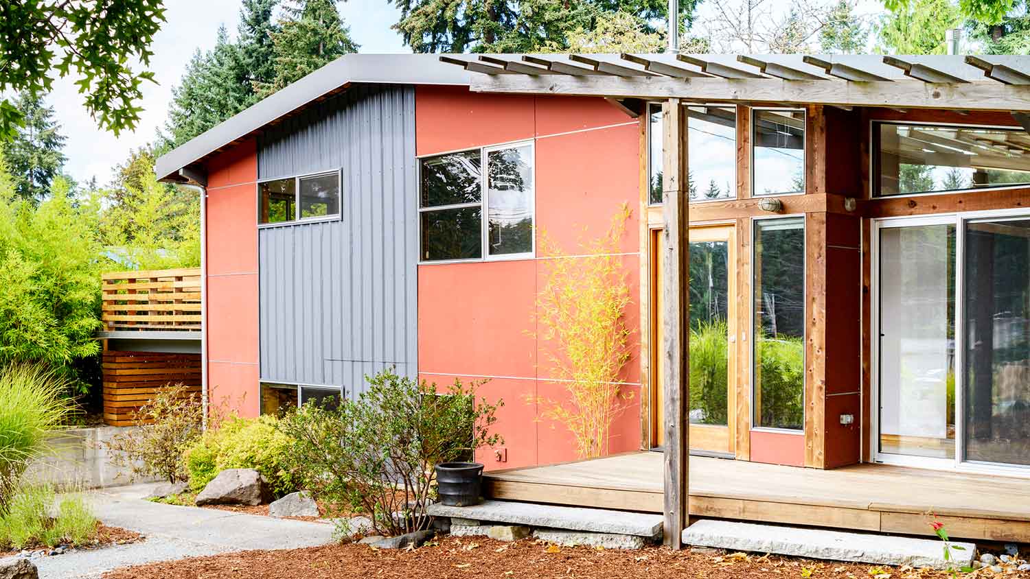 Country home with aluminum siding panels