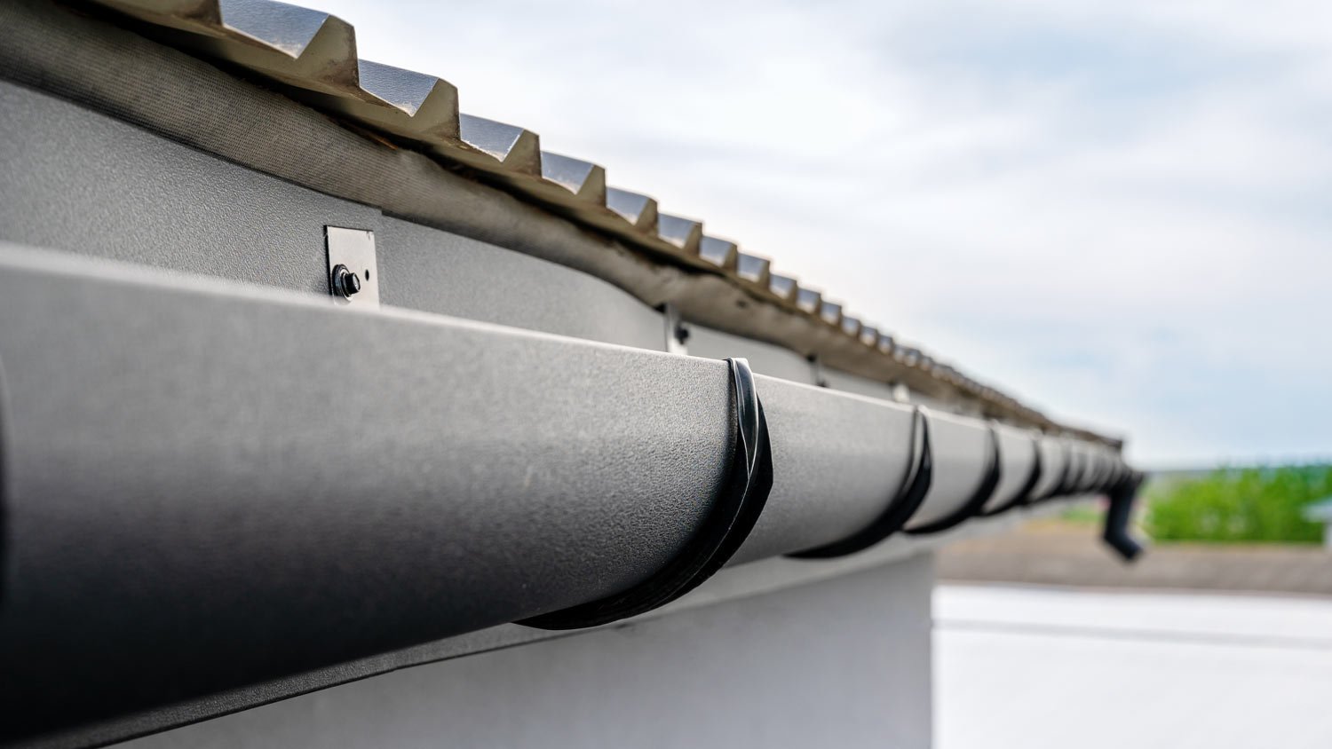 gutter hanger with brackets 