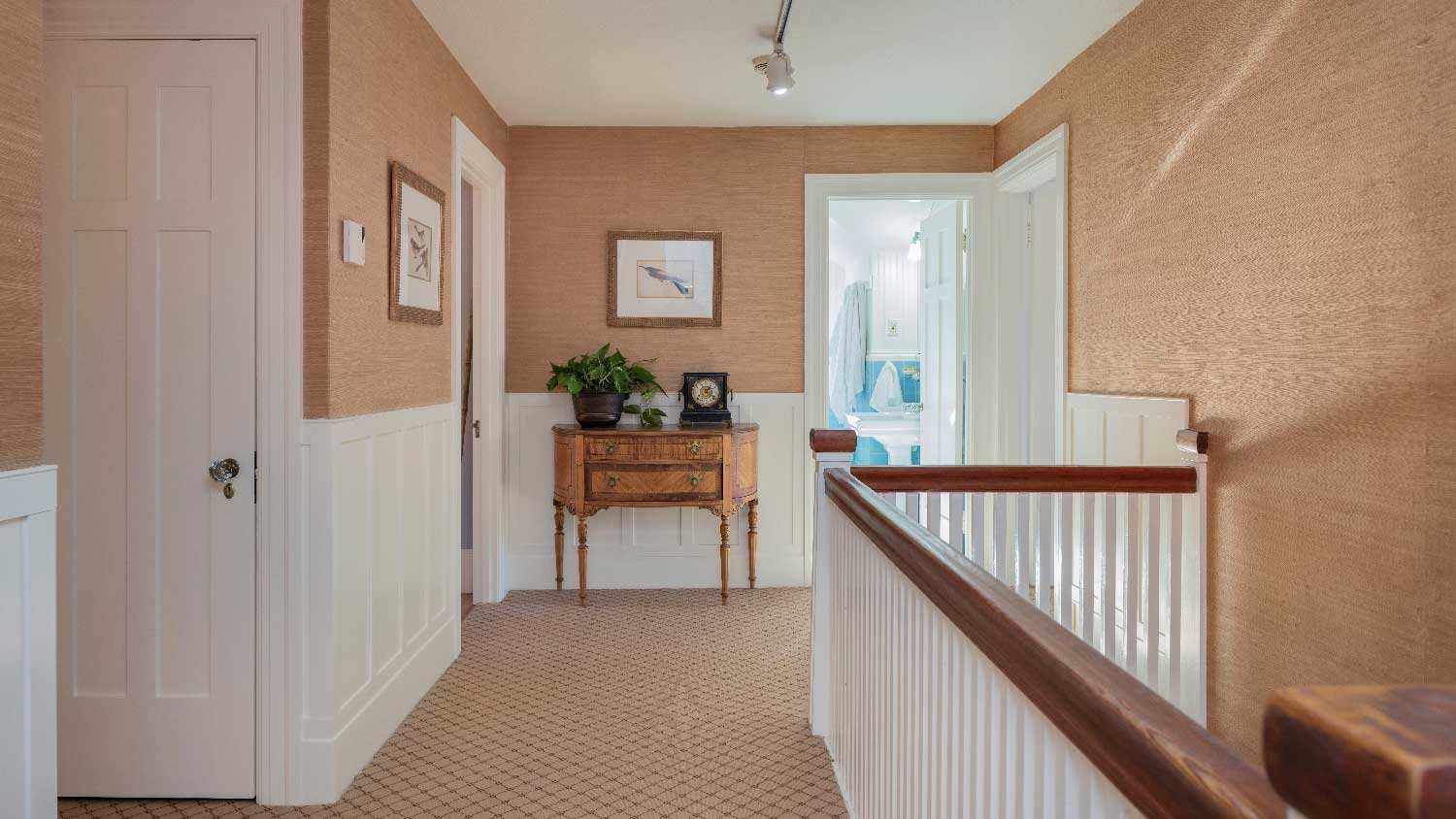 A beautiful hallway with a fiber wallpaper 