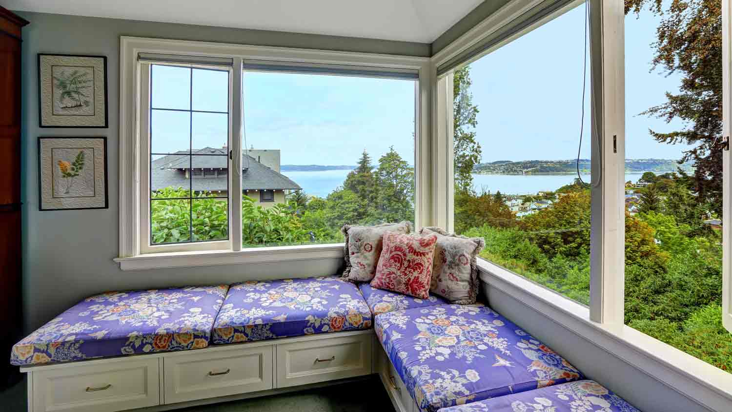 sitting area with corner windows