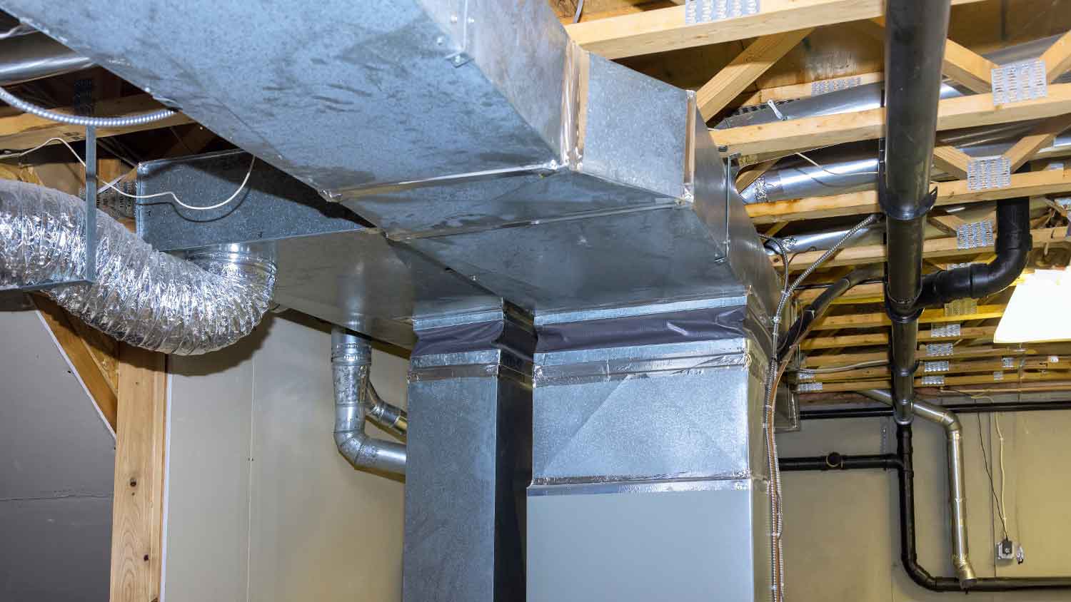 HVAC trunk duct connected directly to the furnace