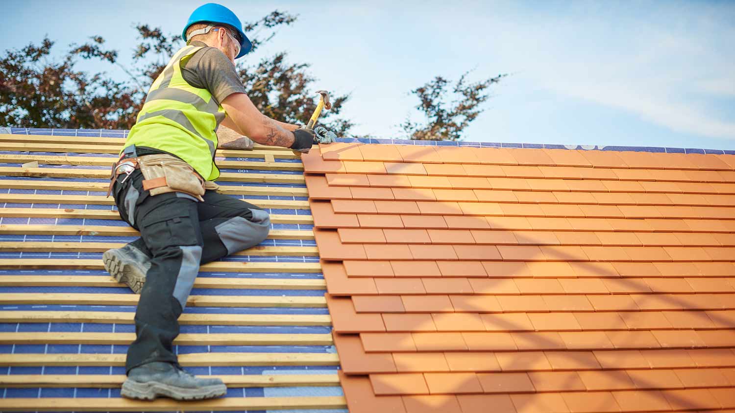 installing clay tiles on roof