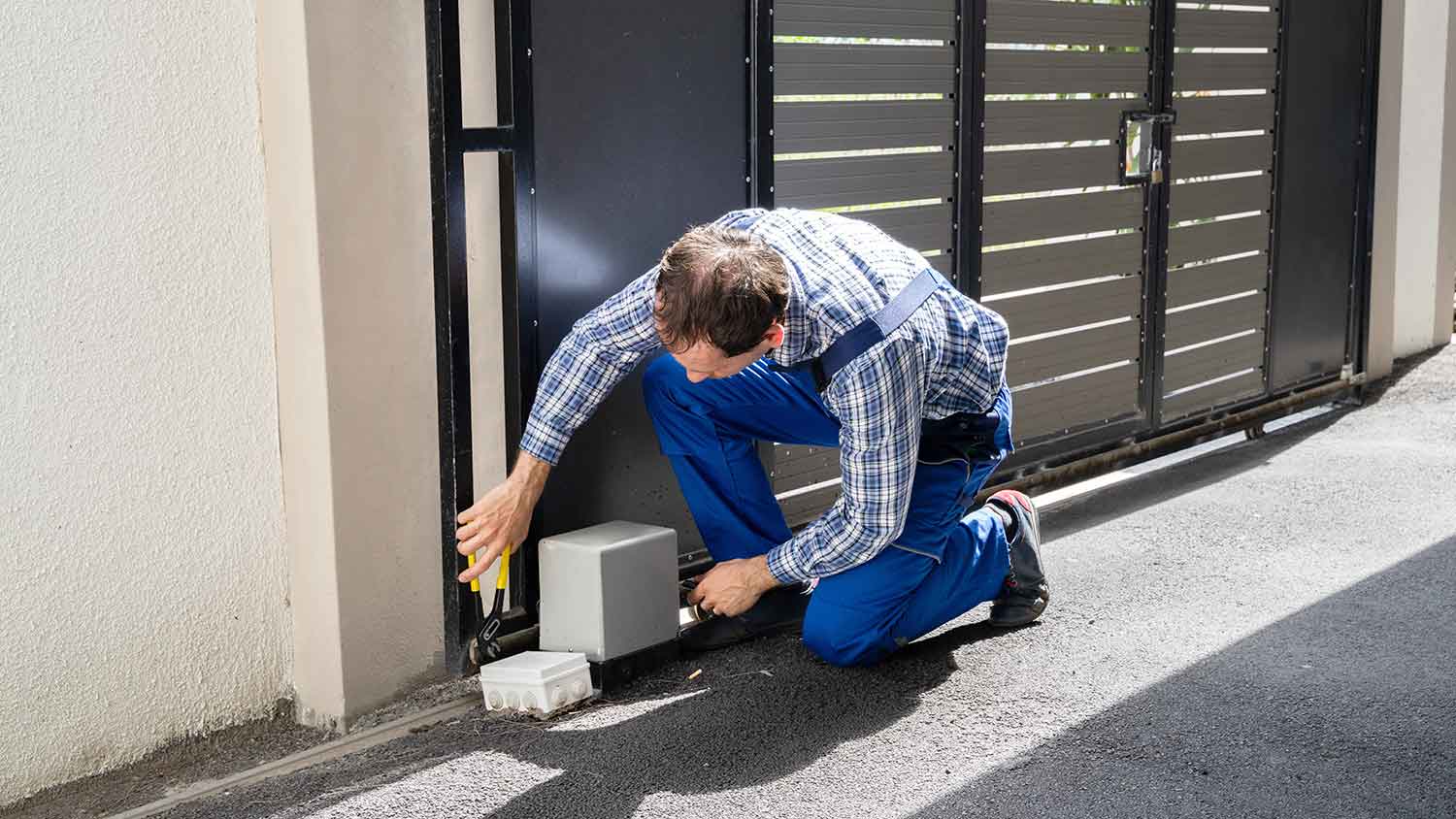 Professional automatic gate installation