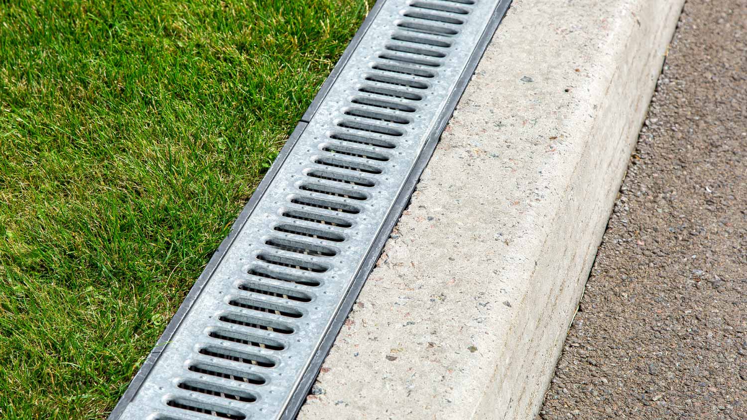 Iron grating line of the drainage system