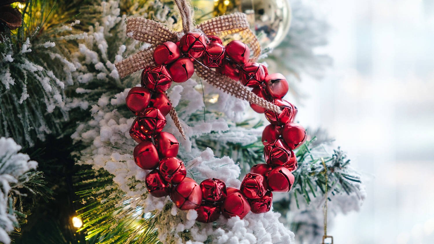 jingle bell wreath on tree