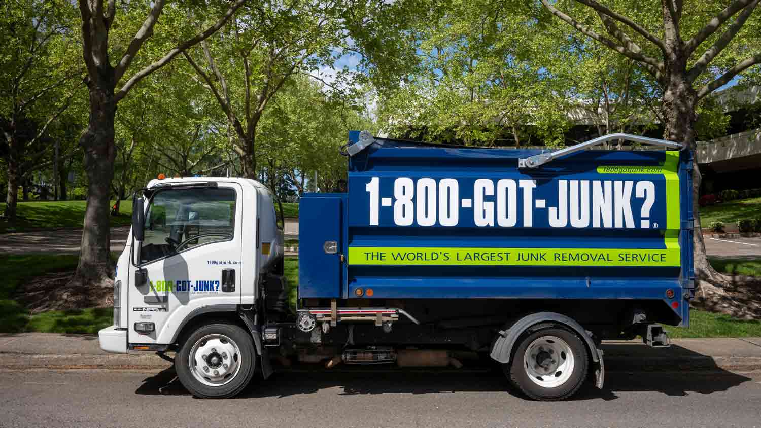  junk removal service truck