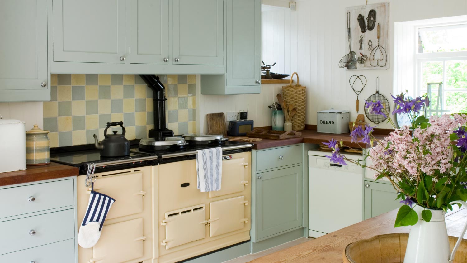 A kitchen with MDF cabinets