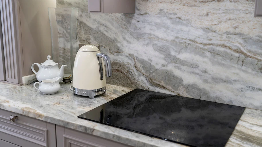 A purple kitchen with a marble-look quartz backsplash