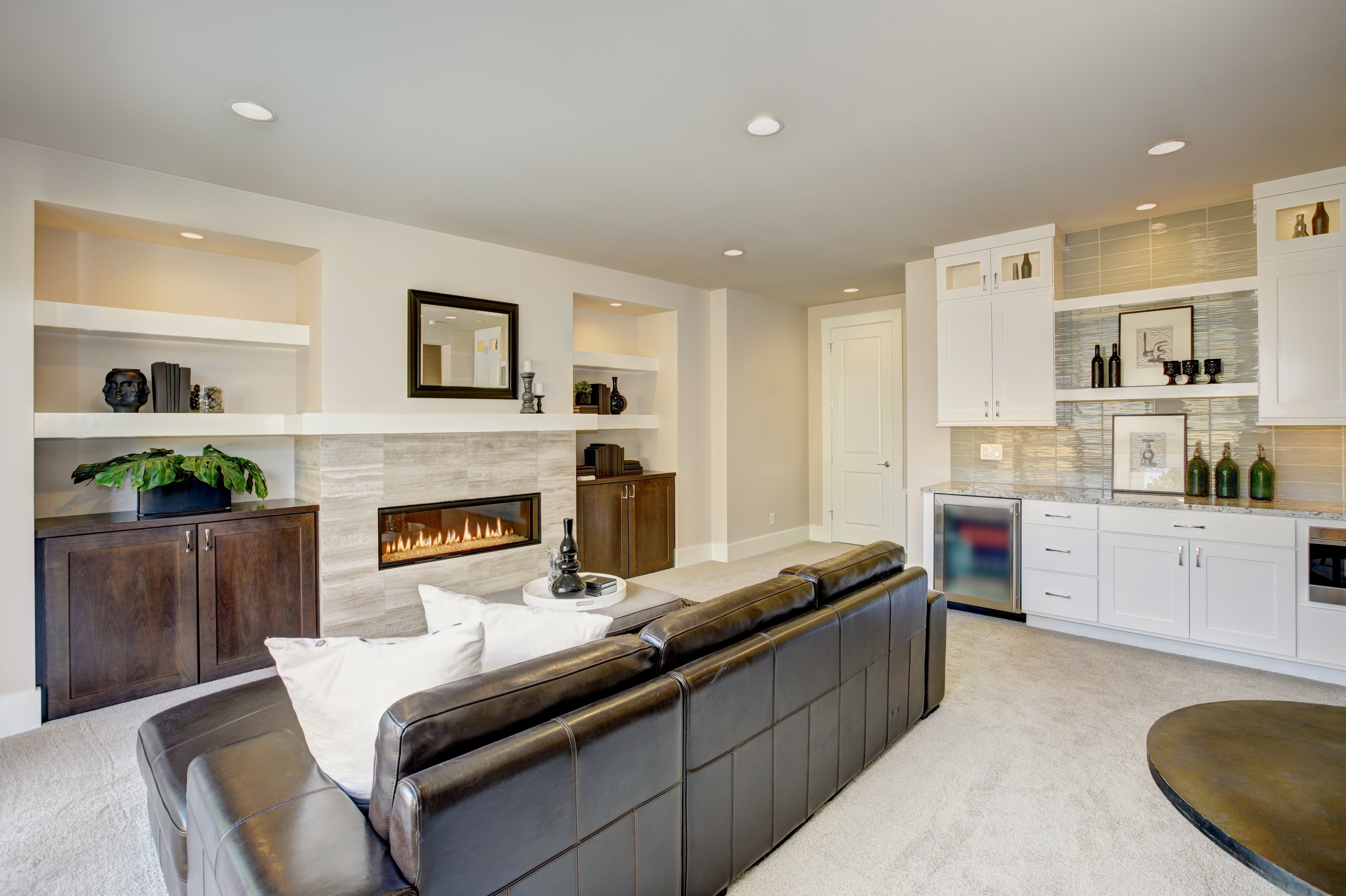 Modern wet bar in family room area