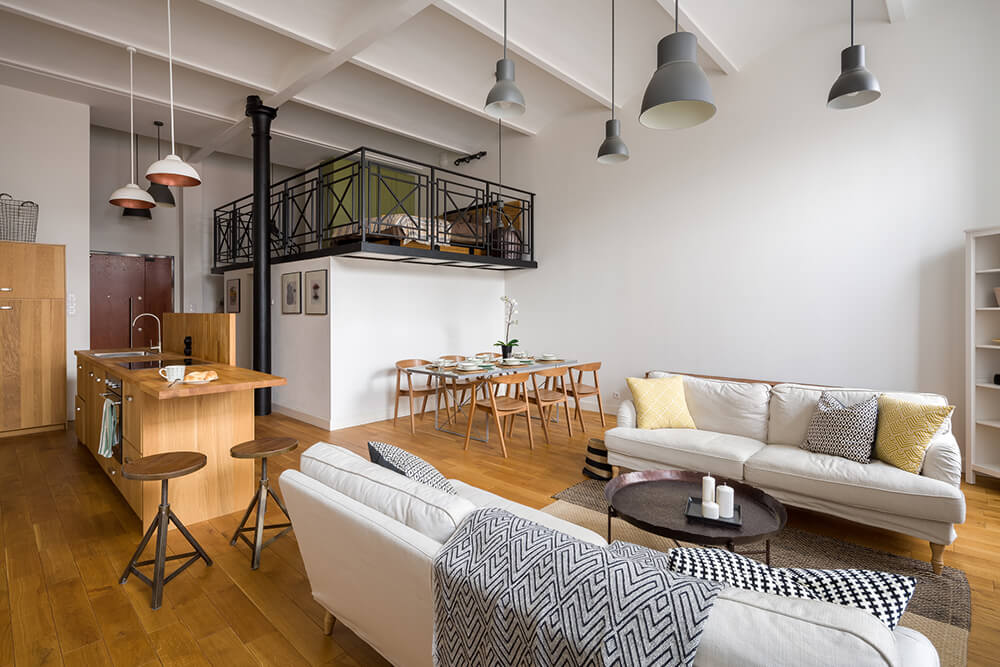 Open living room and kitchen with a loft and wood flooring