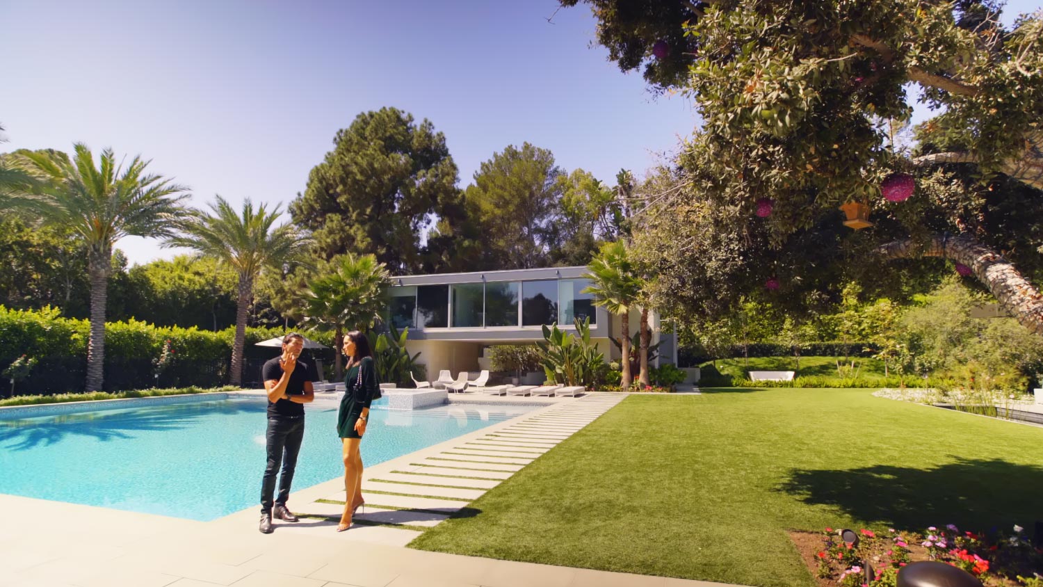 A luxury house with a swimming pool