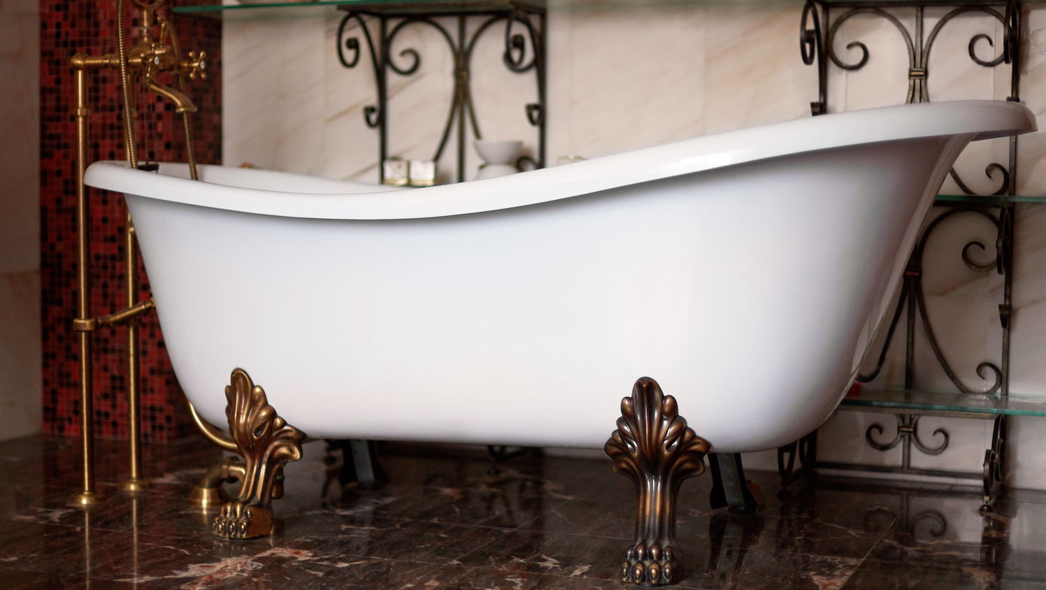 A luxury vintage bathtub