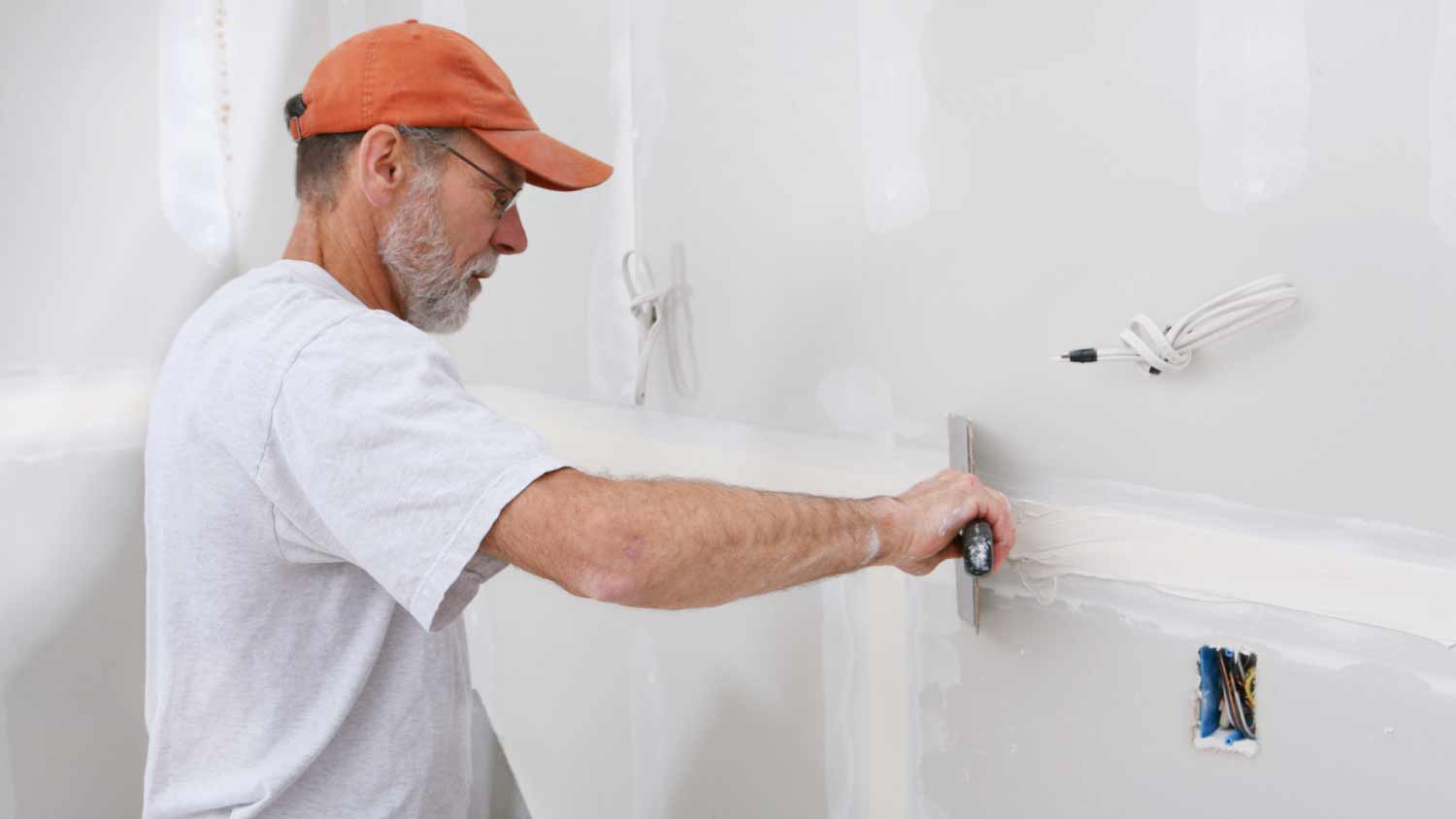 How Long Does Spackle Take To Dry?