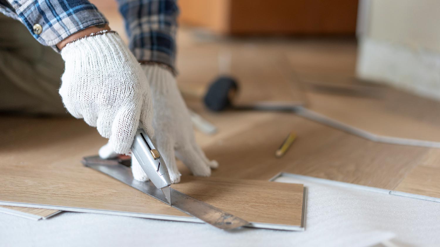 A man installing a laminate floor