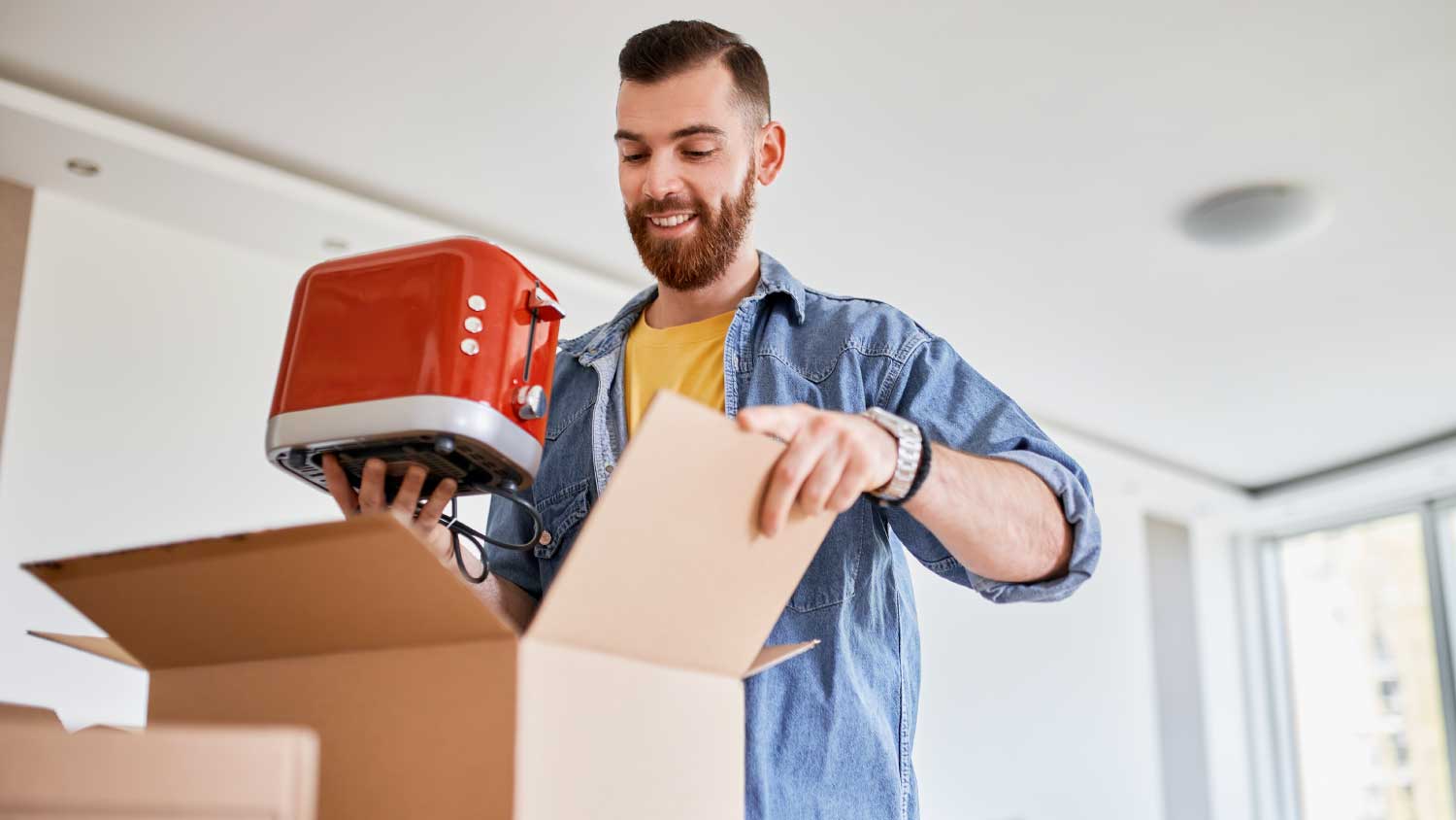 man packing up toaster