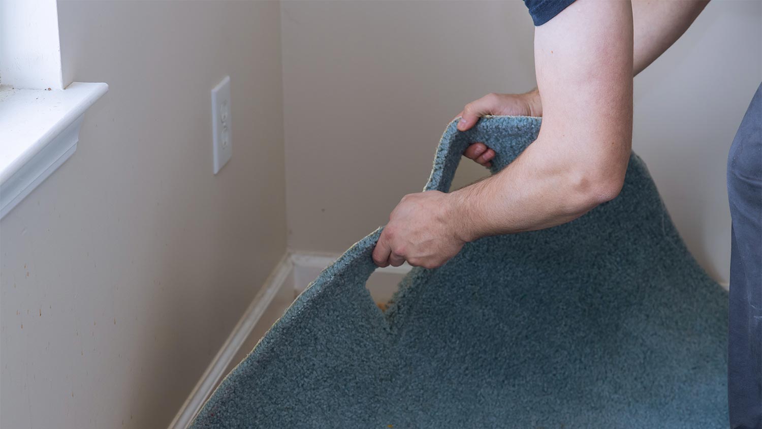 How to Stretch Carpet