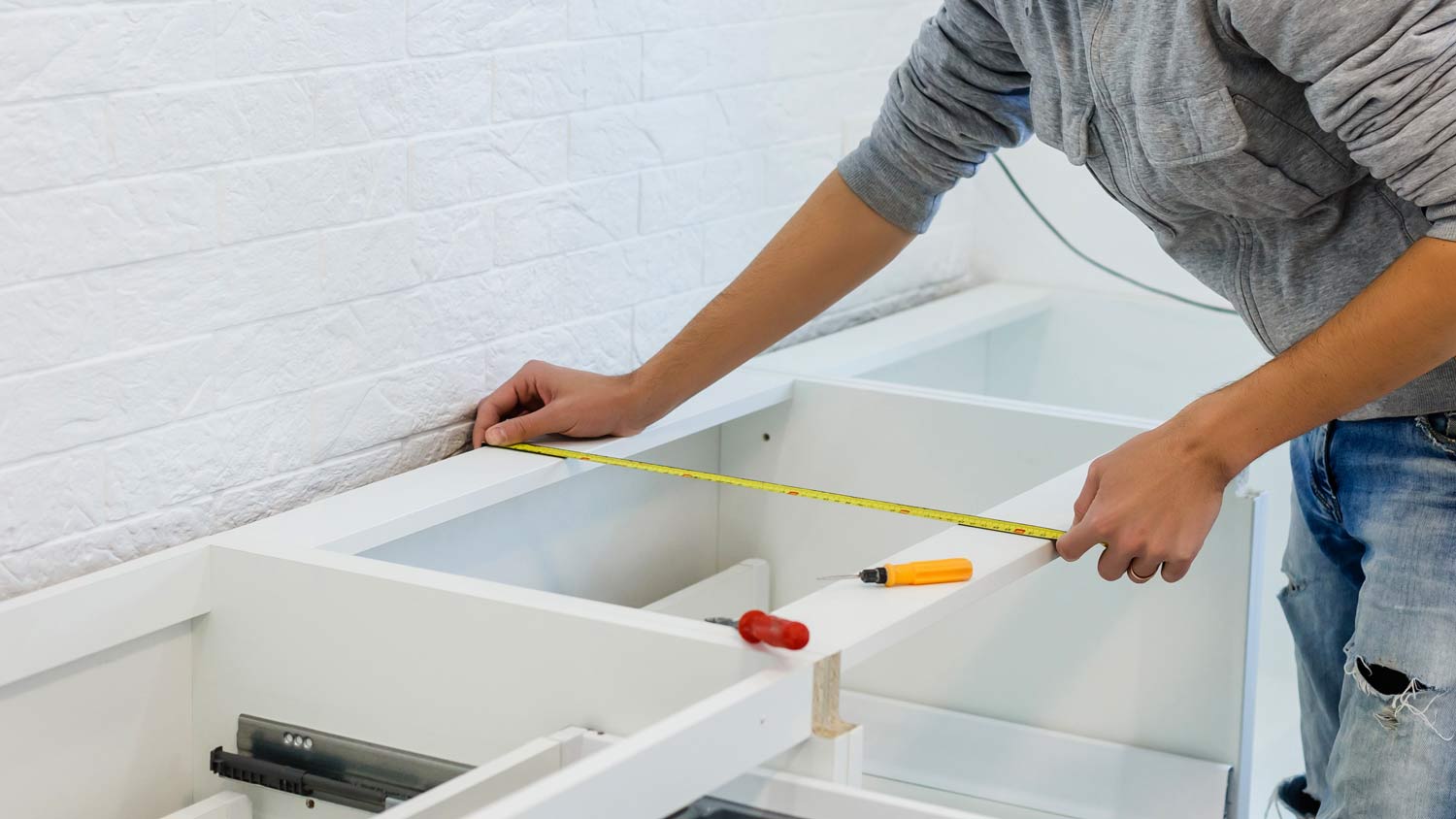 measure kitchen cabinet