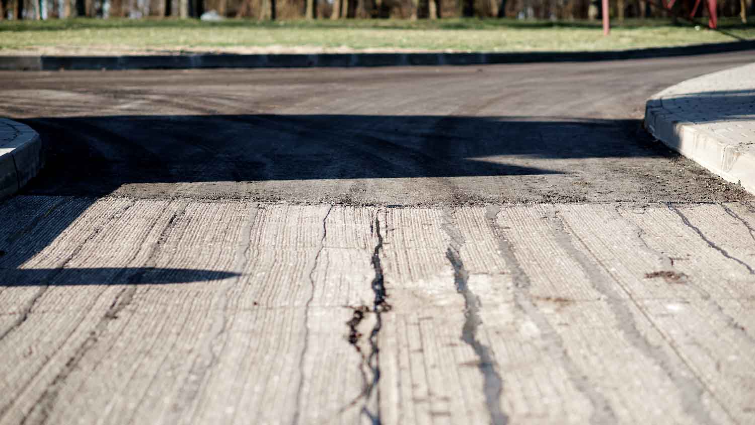 Milling and removal of old asphalt