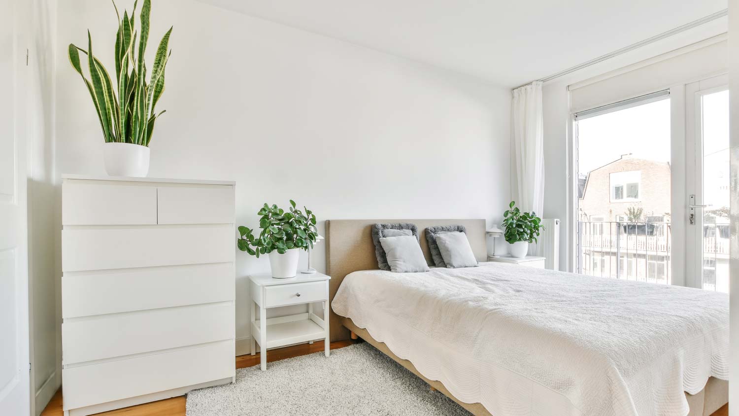 minimal white bedroom and white bed covers