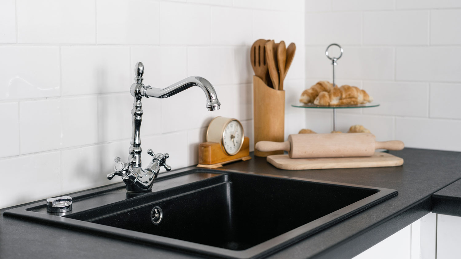 New kitchen sink with dual handle faucet