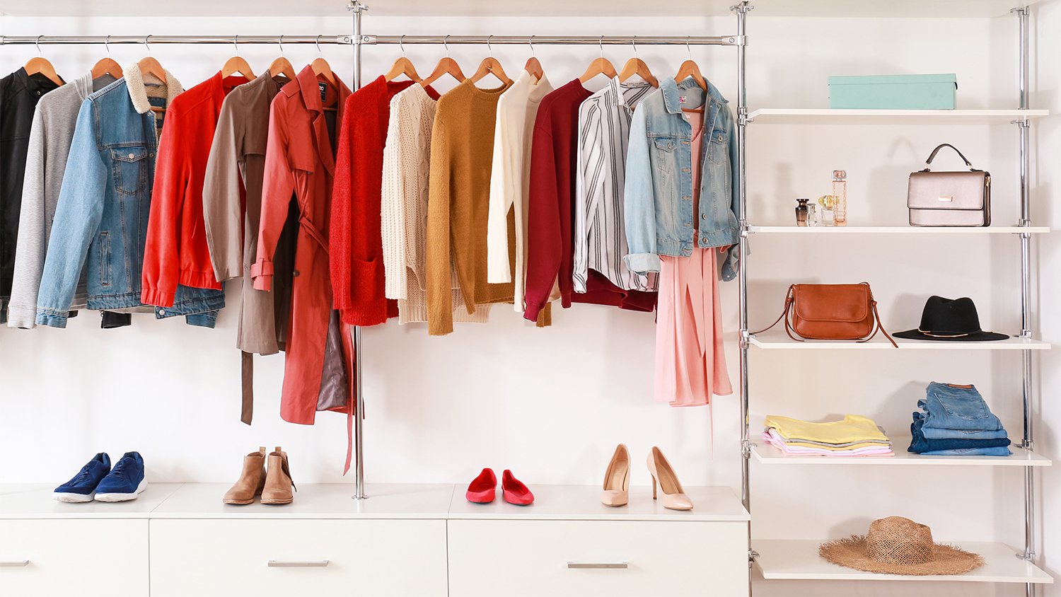 organized woman’s closet