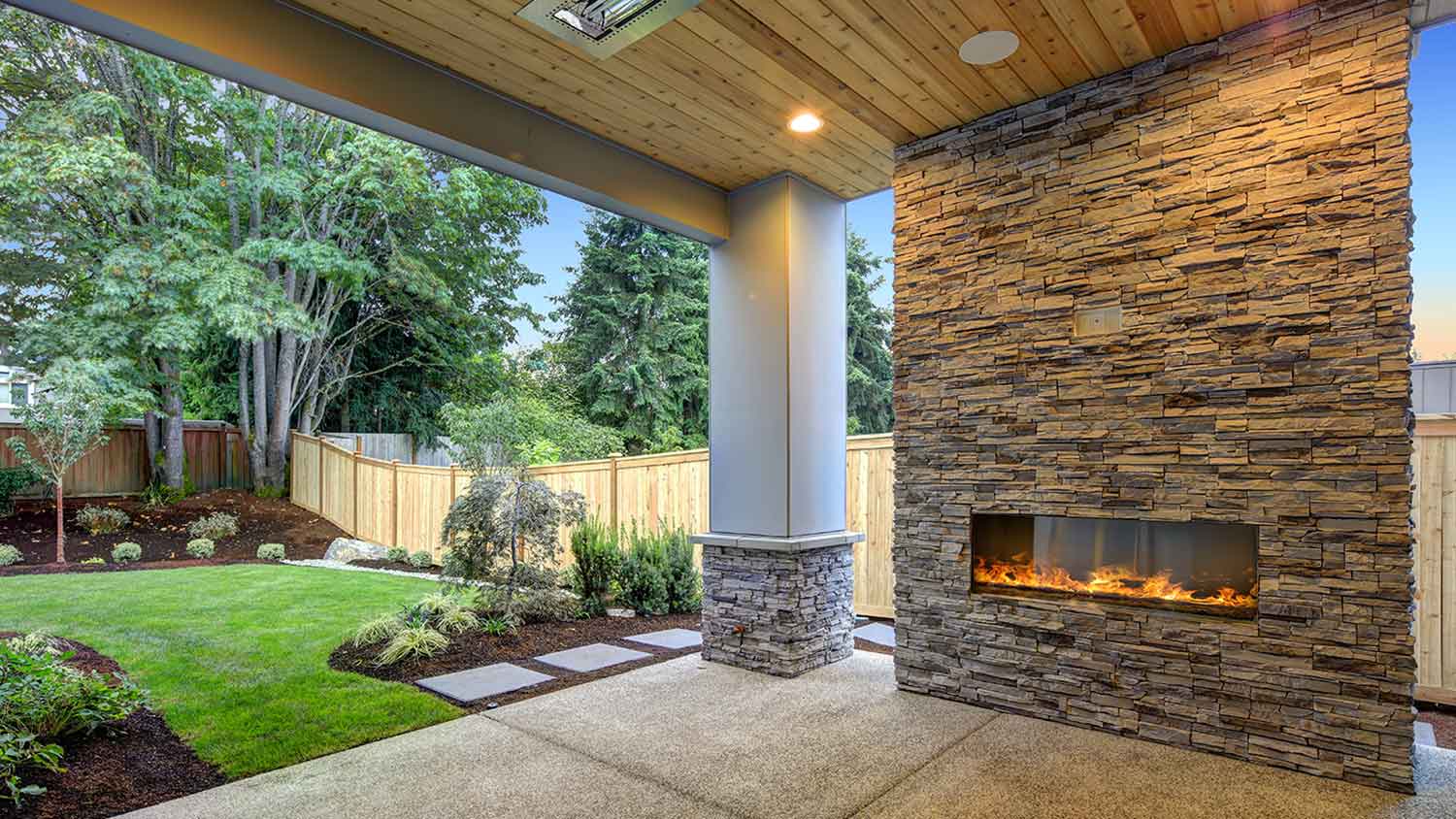 Outdoor fireplace