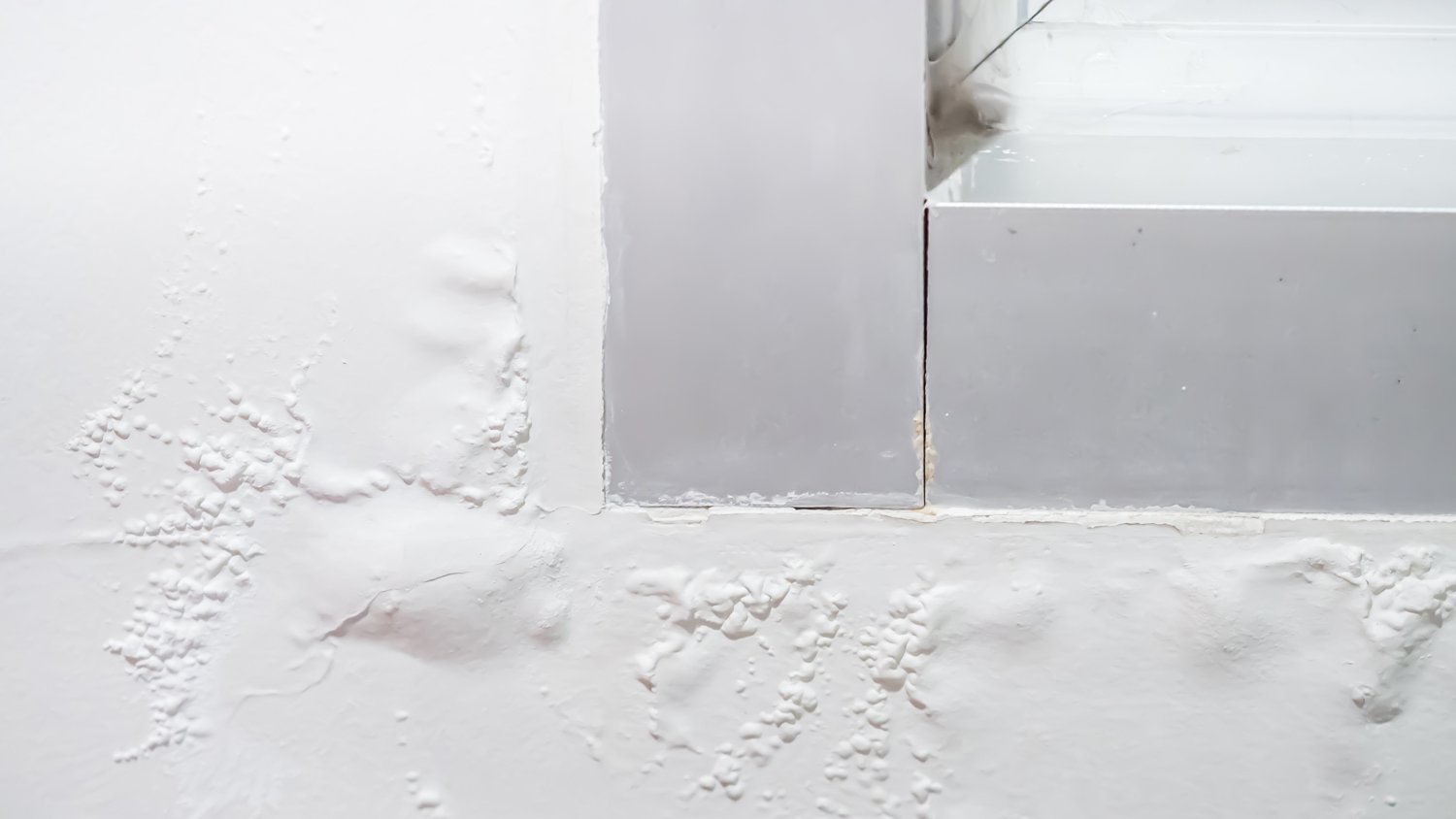 Paint blistering and peeling problems on the wall